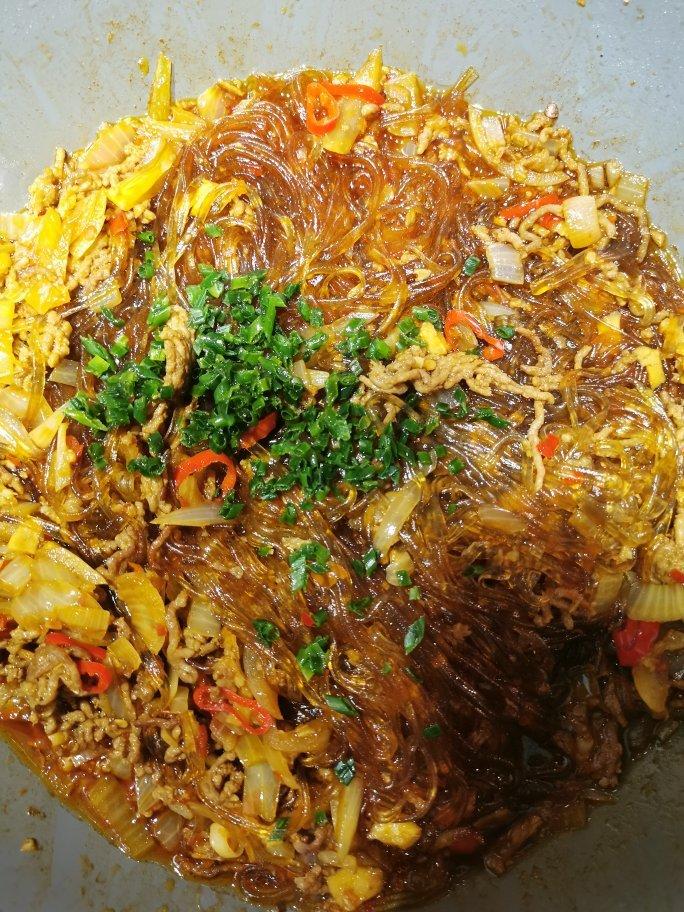 10分钟快手菜，巨下饭的肉沫粉丝煲