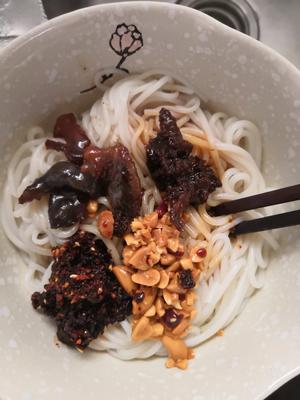 云南小吃—拌米线的做法 步骤4