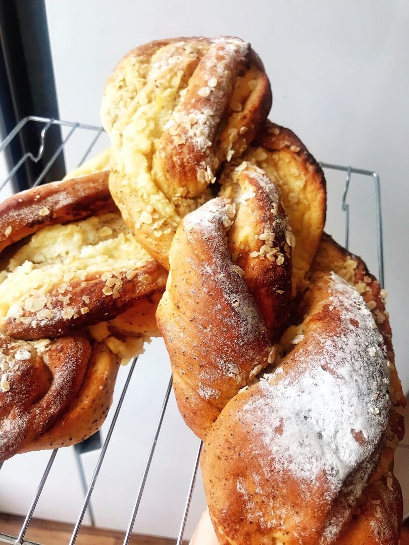 伯爵杏仁乳酪卷