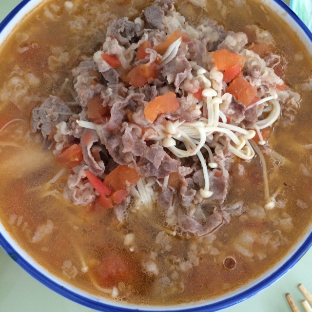 金针菇肥牛番茄锅