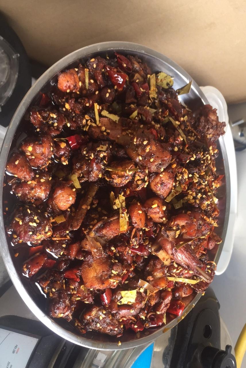 中华美食渊源博大做的下酒追剧利器自贡冷吃兔