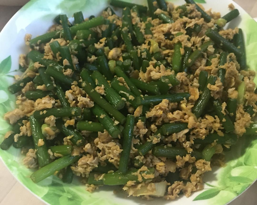 小美版鸡蛋炒蒜苔