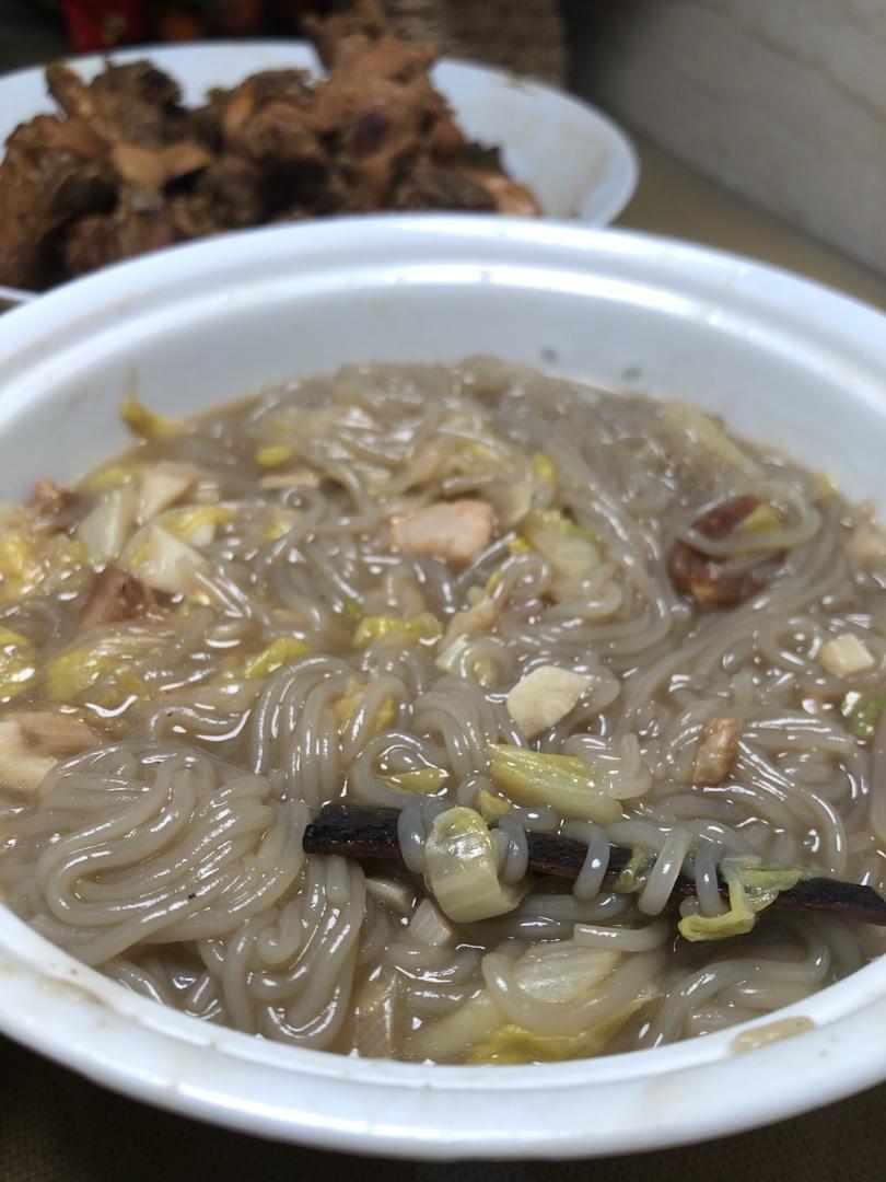东北酸菜猪肉炖粉条