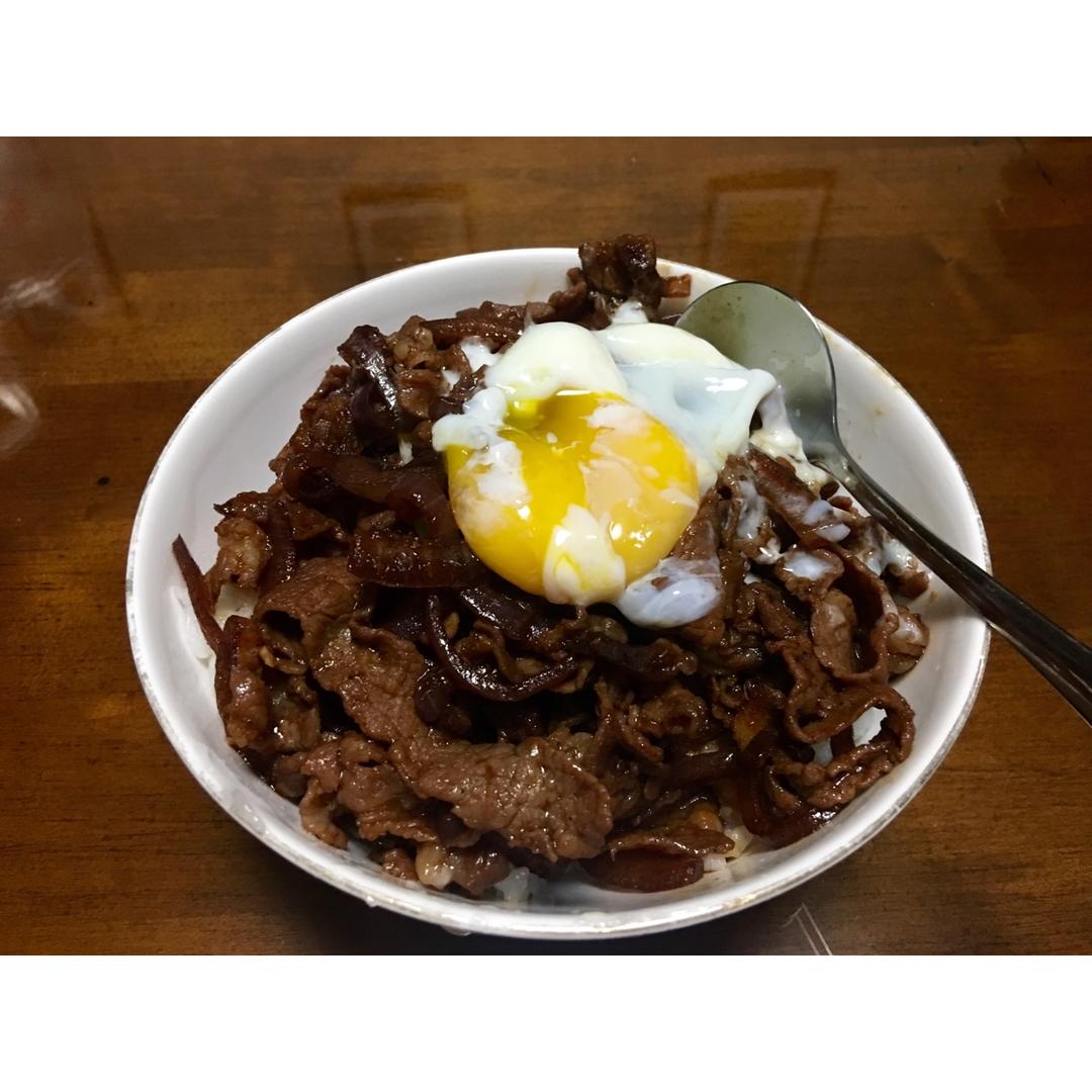 【温泉蛋牛肉盖饭】
