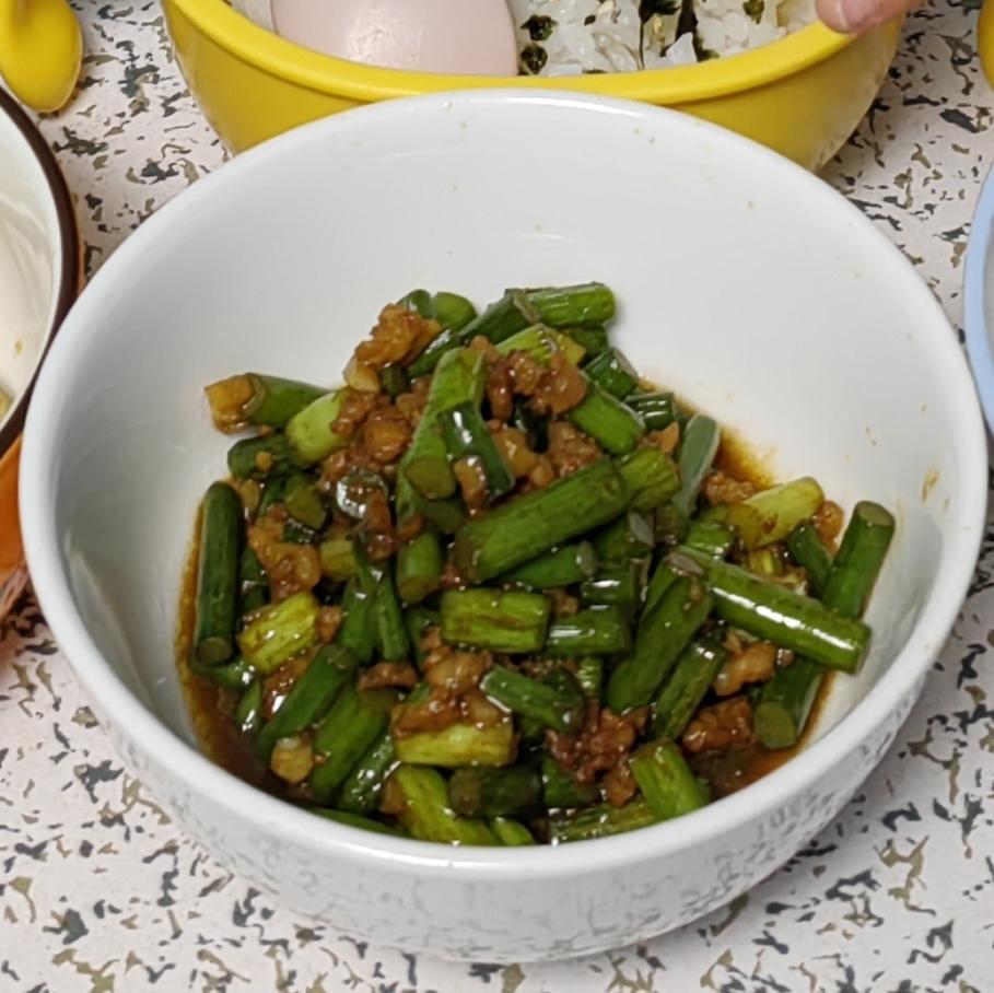 蒜苔炒肉末，三碗米饭都不够吃