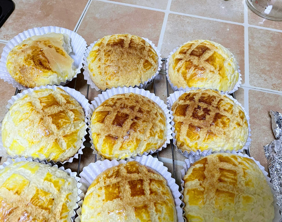 好吃到炸裂的港式菠萝包（附带制作酥皮的小视频）