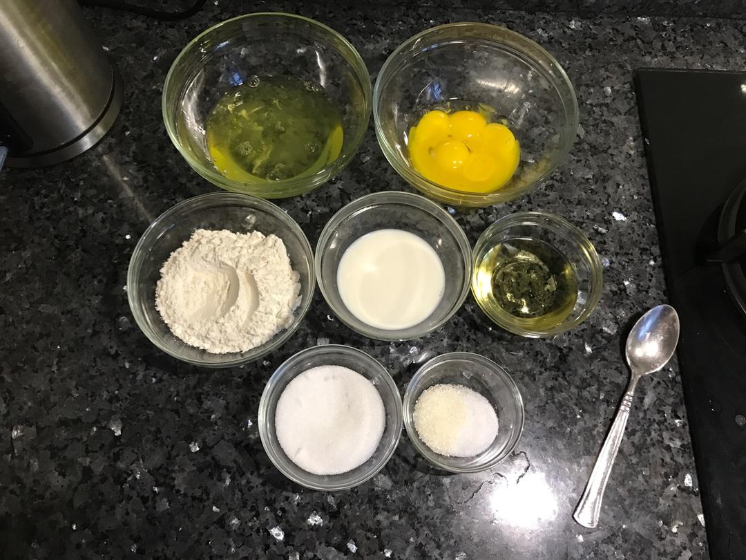 烤箱做蛋糕（戚风蛋糕的做法）