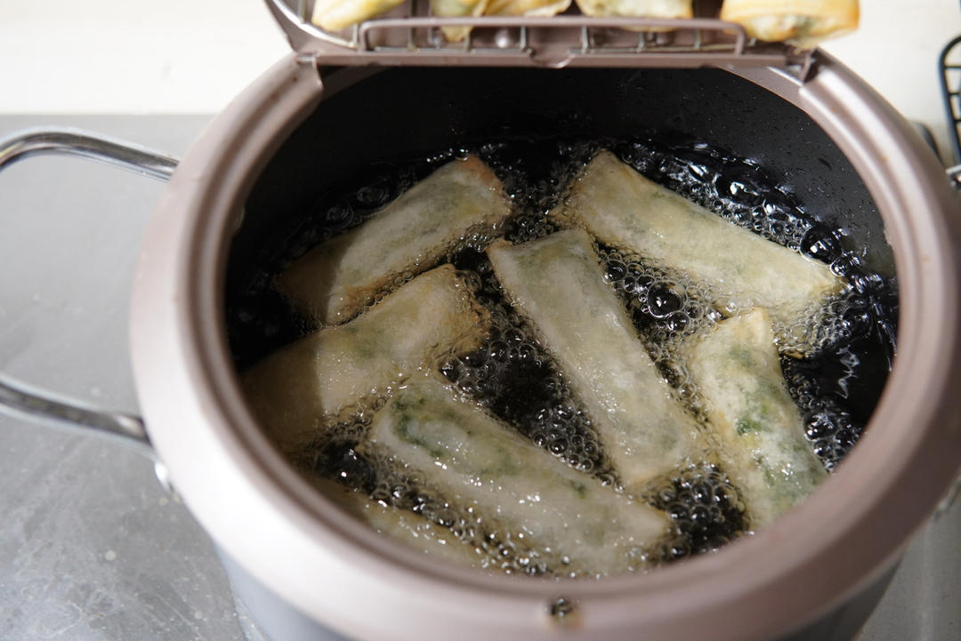 荠菜鲜肉春卷