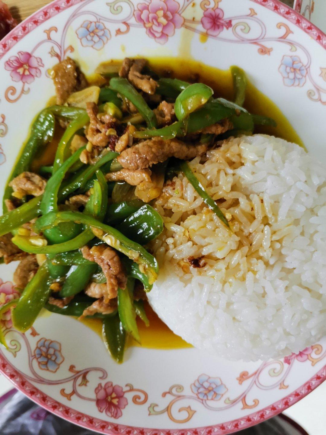 肉丝青椒盖饭
