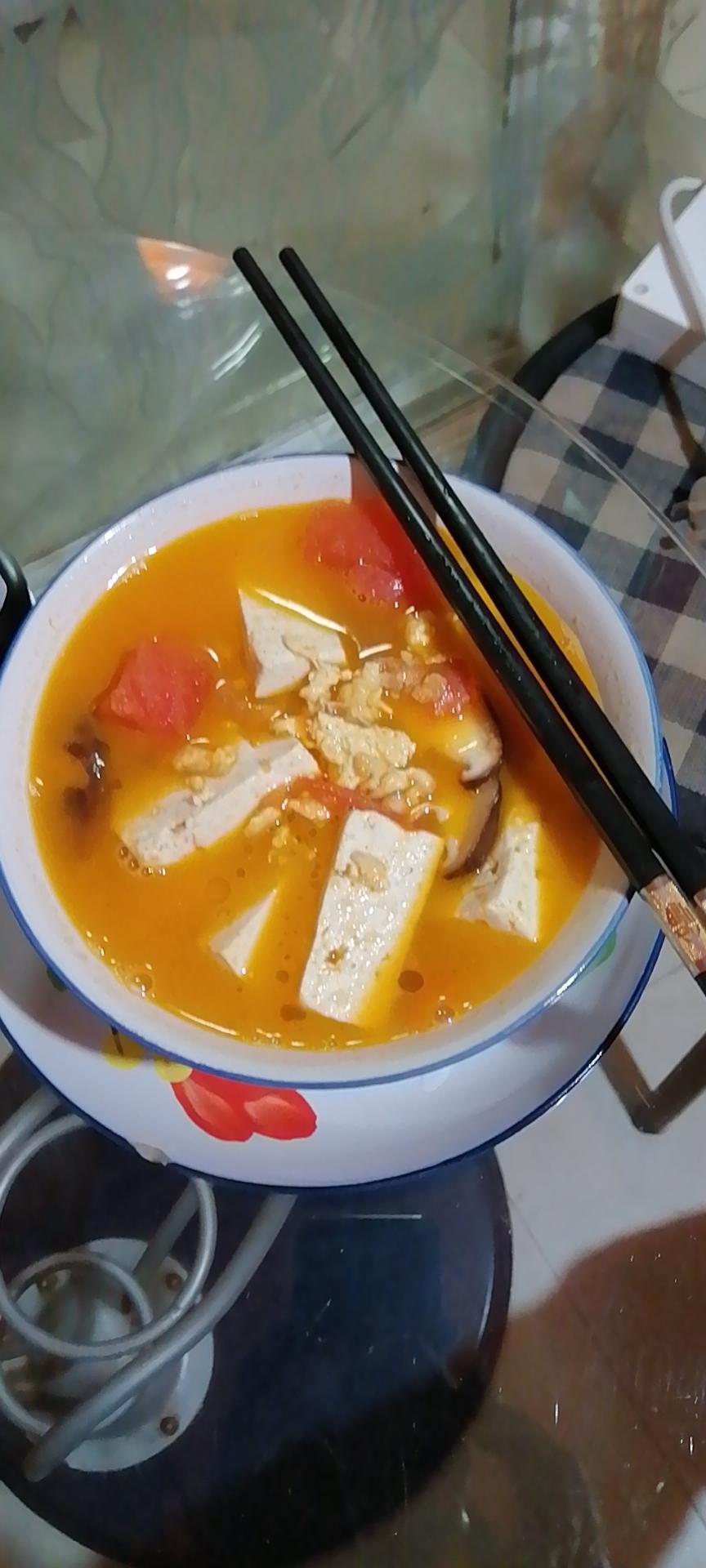 西红柿菌菇豆腐汤