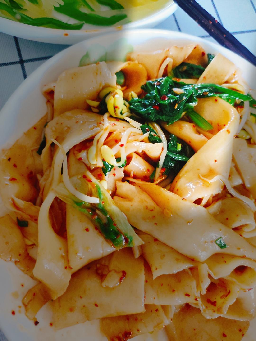 少加一点白沙糖综合一下酸味喜欢油泼扯面的也喜欢烩面片无敌小流鸭0