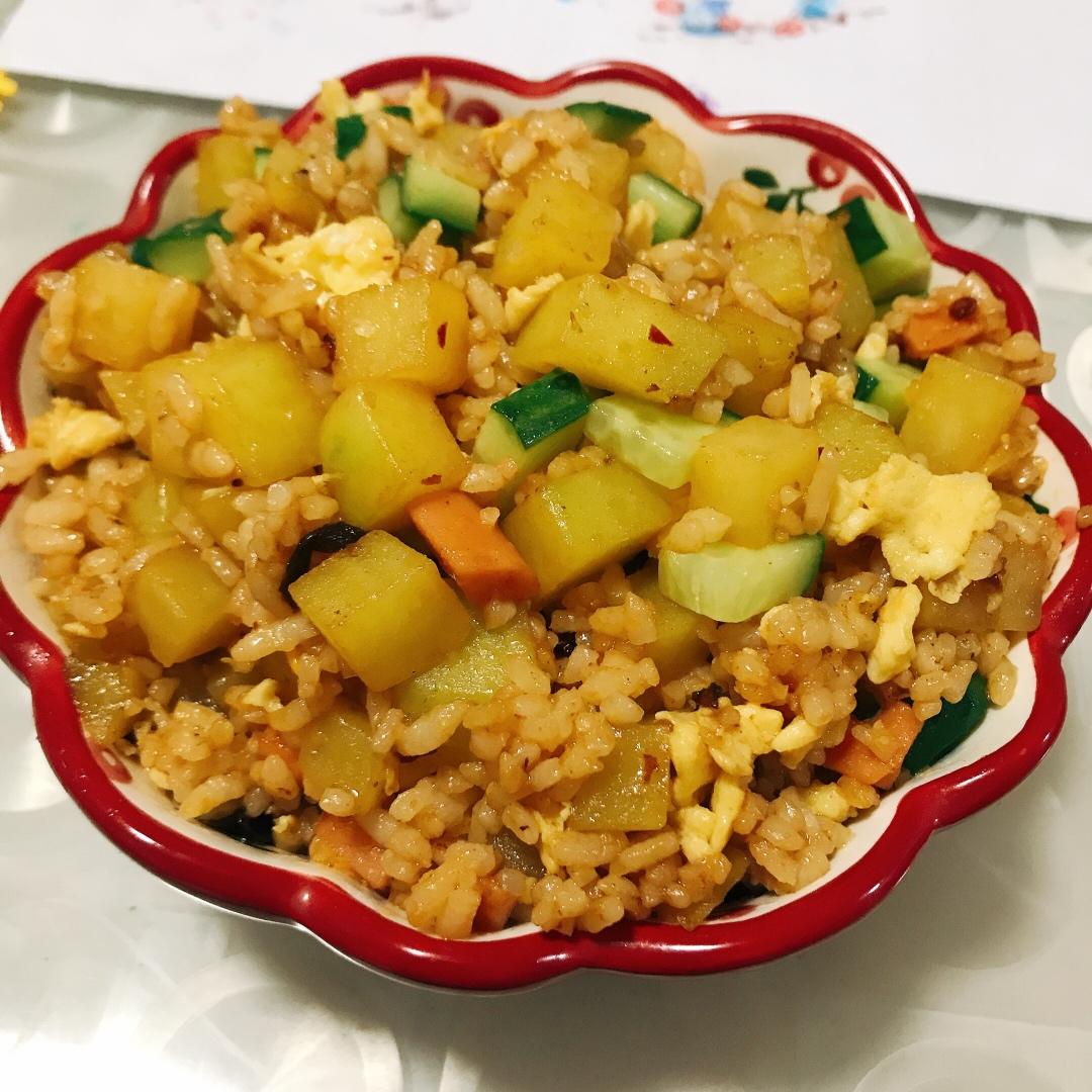 不能更好吃的老干妈炒饭，简单快手又好吃！！