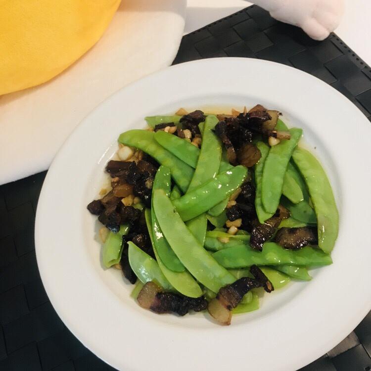 荷兰豆炒油腻大叔