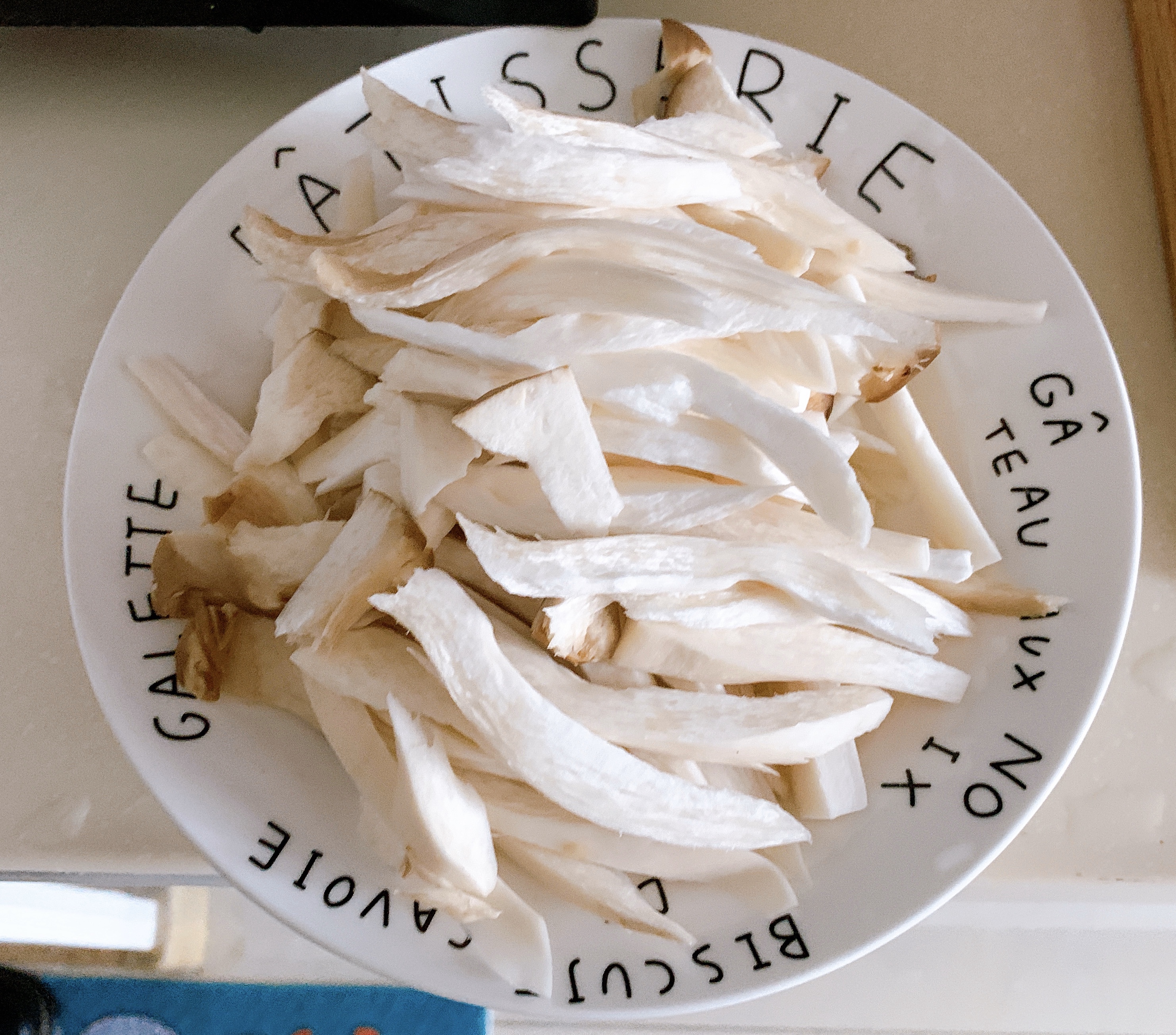 【快手菜】是你爱吃的杏鲍菇炒蛋的做法 步骤2