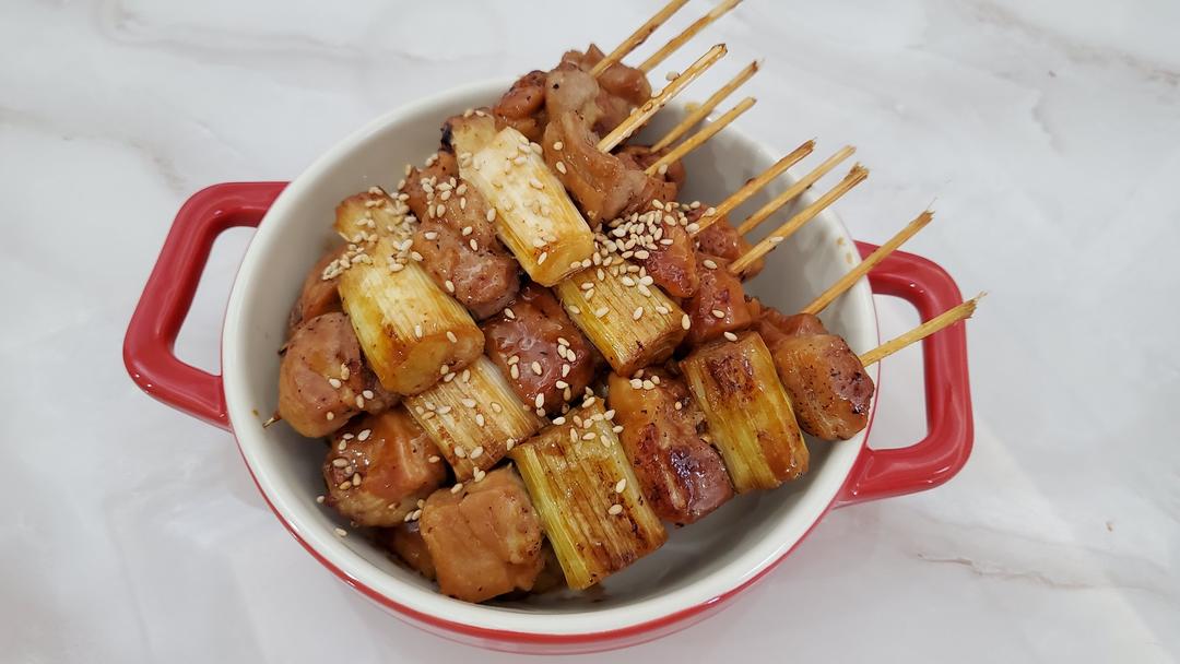 日料店里怎么也要卖三四十一份的烤鸡肉串烧鸟（平底锅版）