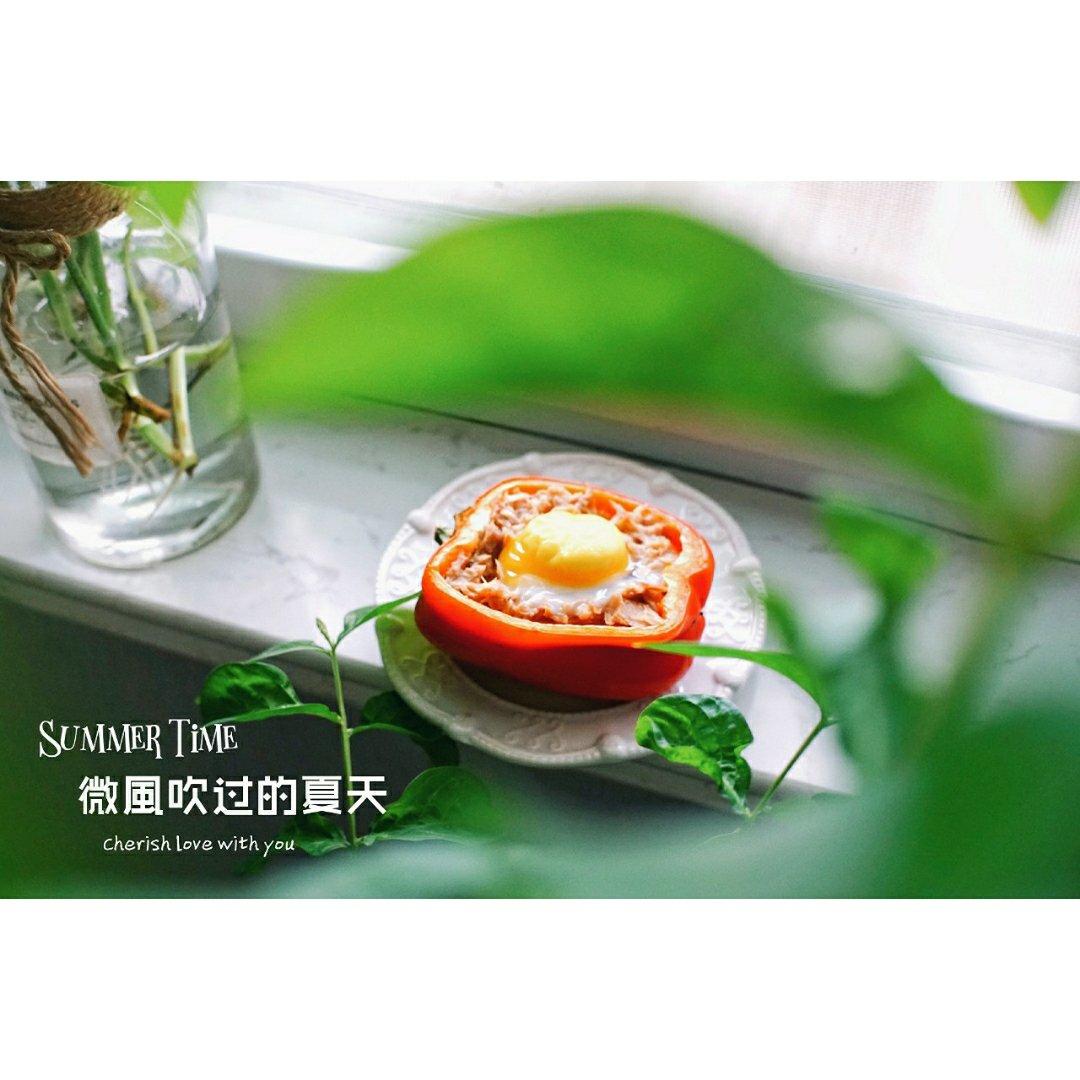 烤金枪鱼鸡蛋彩椒船