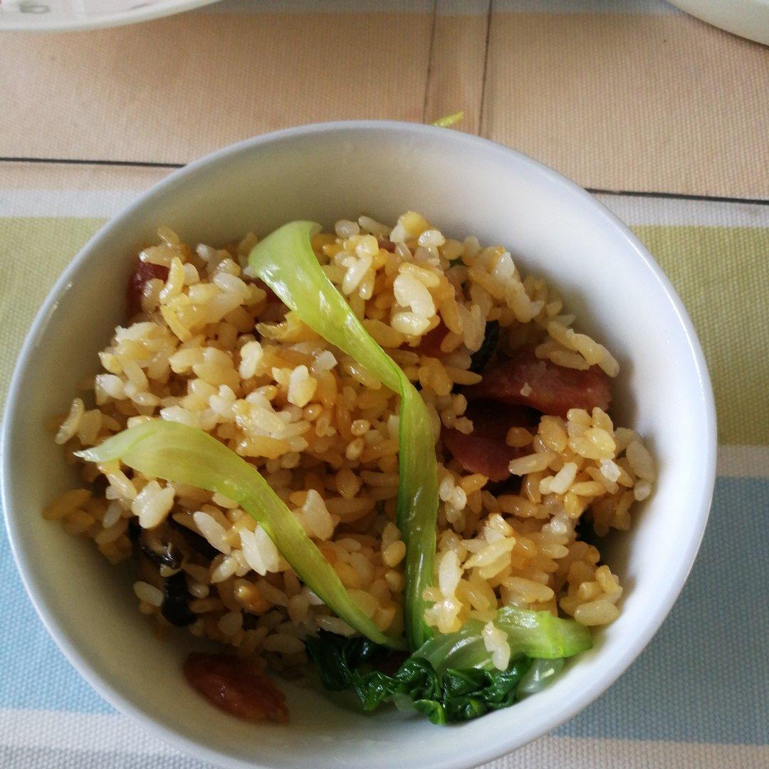 【电饭煲腊肠煲仔饭】