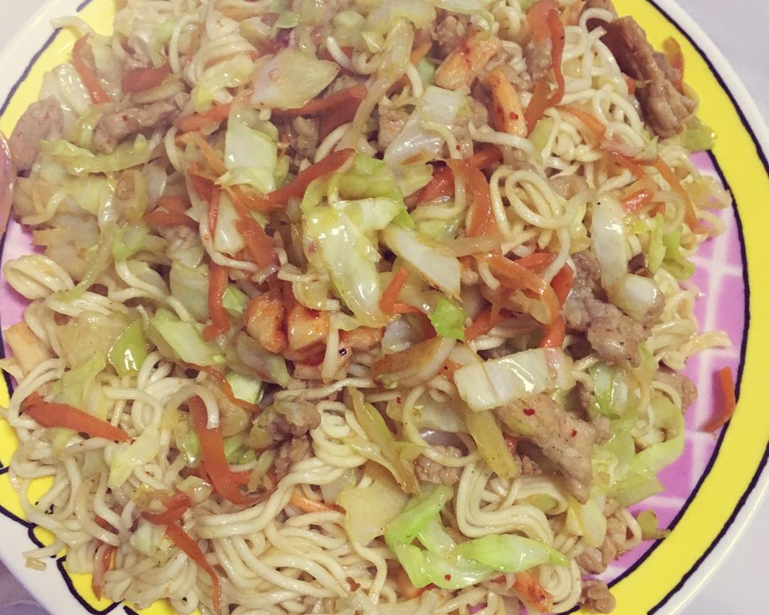 超级快速+好味道的肉丝炒鸡蛋面