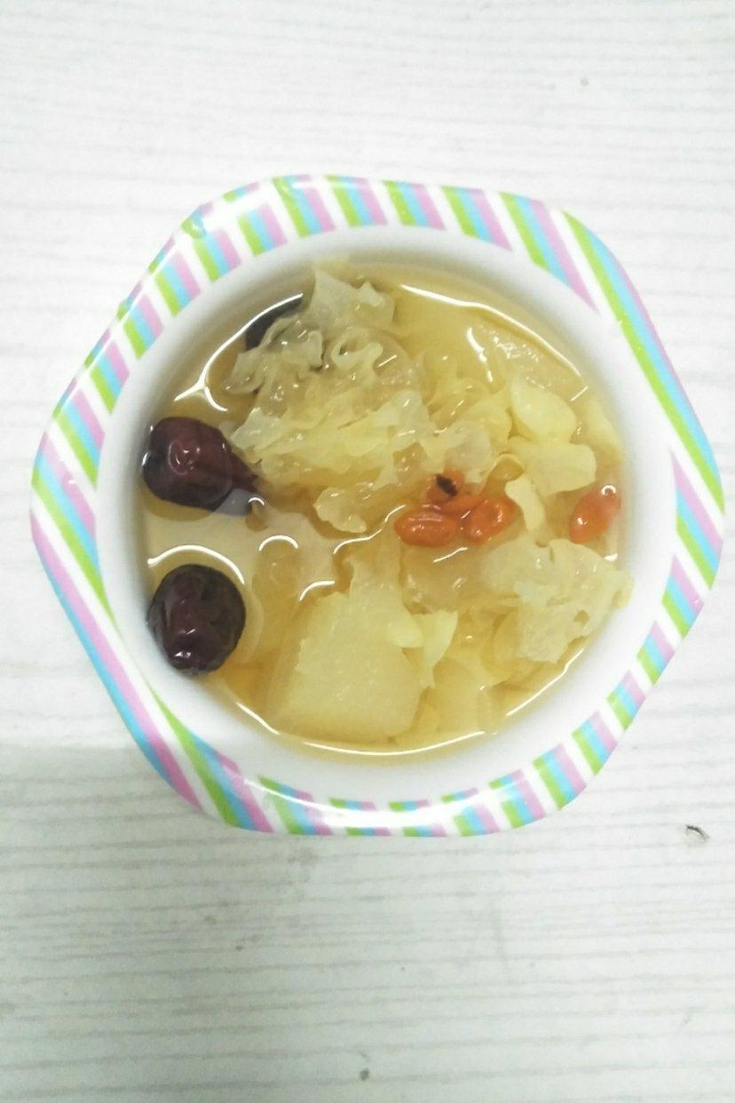 冰糖银耳梨汤