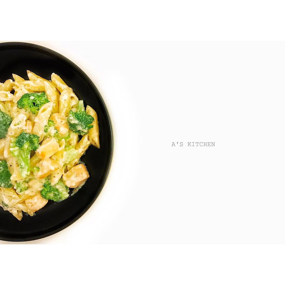 三文鱼白酱意面