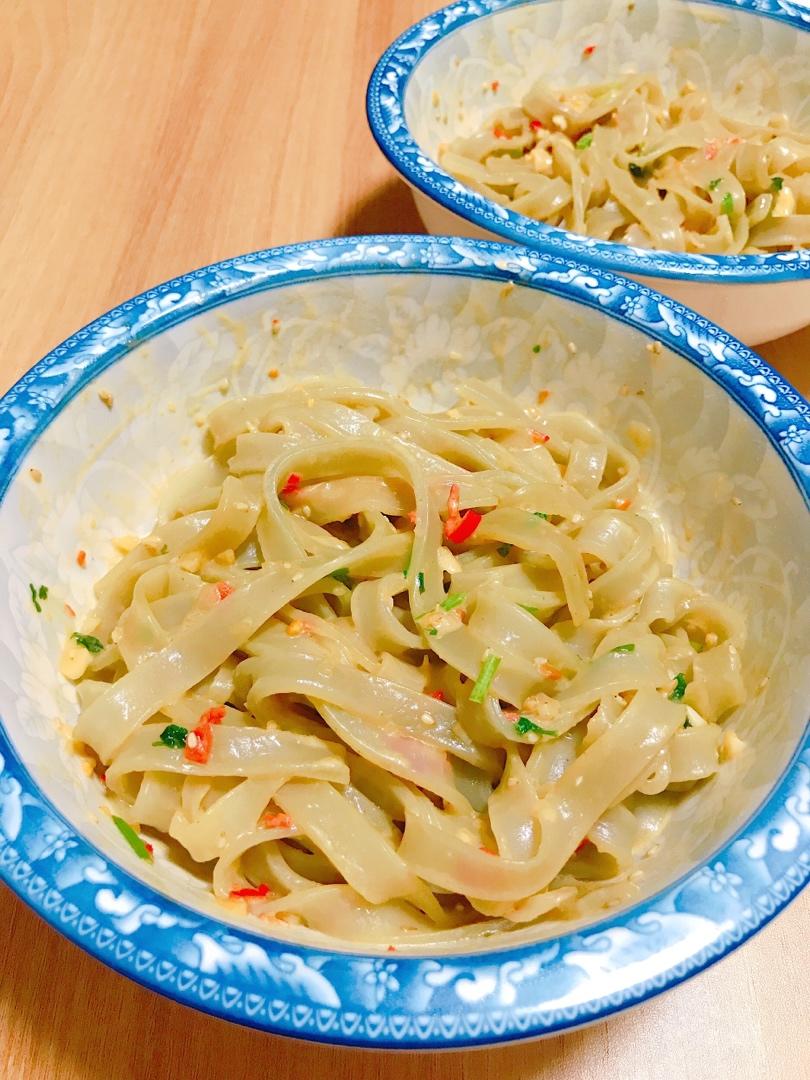 秒杀小夜市的麻酱流汁宽粉
