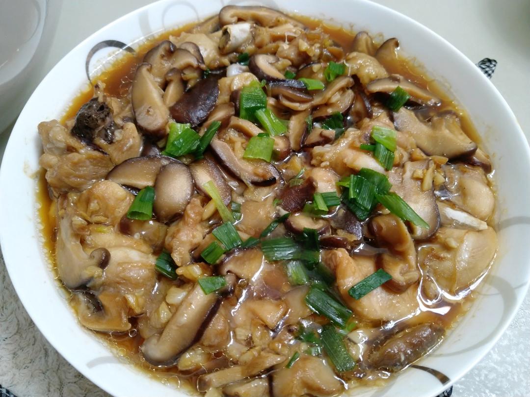 厨师长教你：“香菇蒸滑鸡”的家常做法，鲜香嫩滑，营养美味