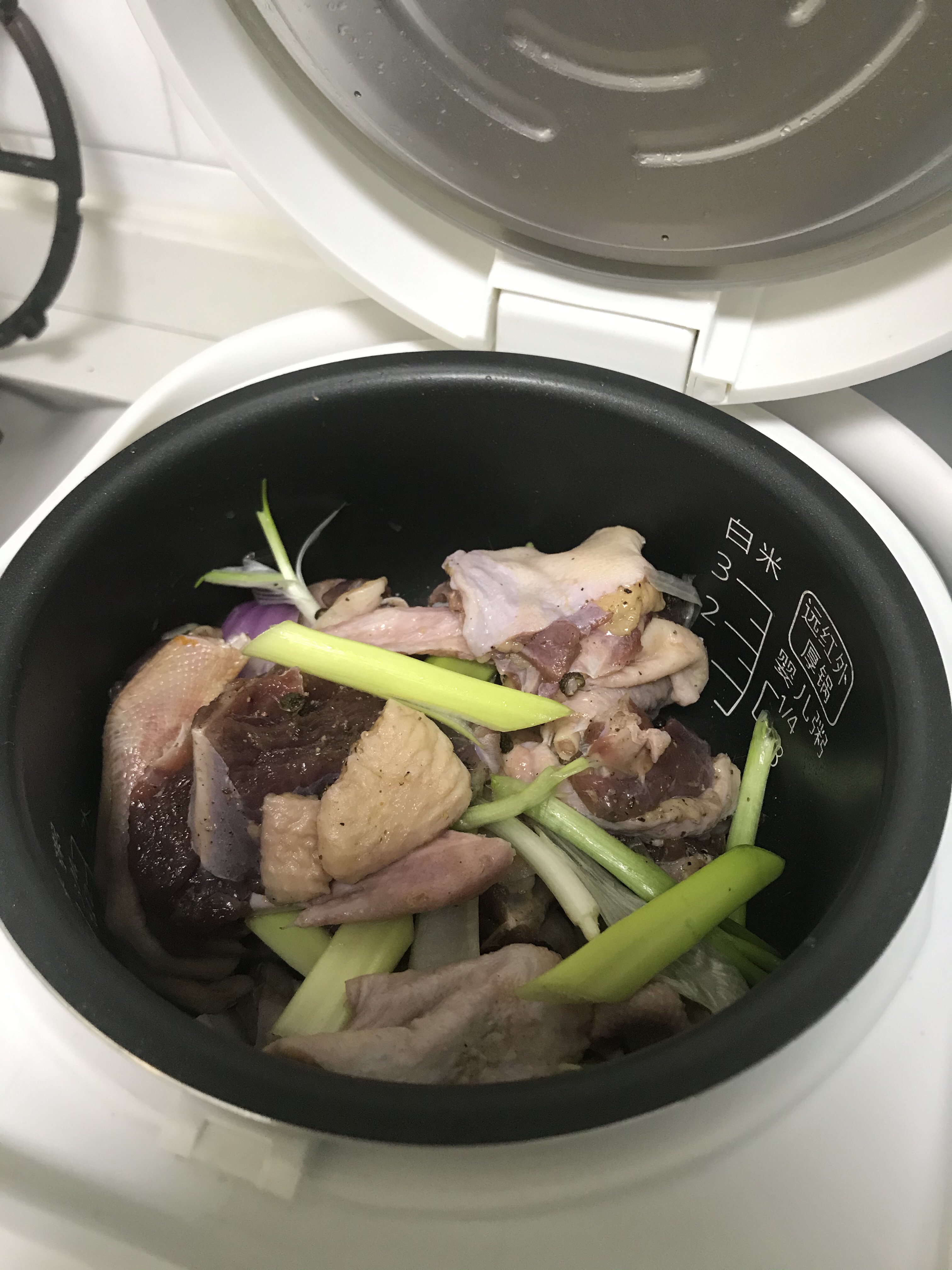轻松电饭煲盐焗鸭的做法