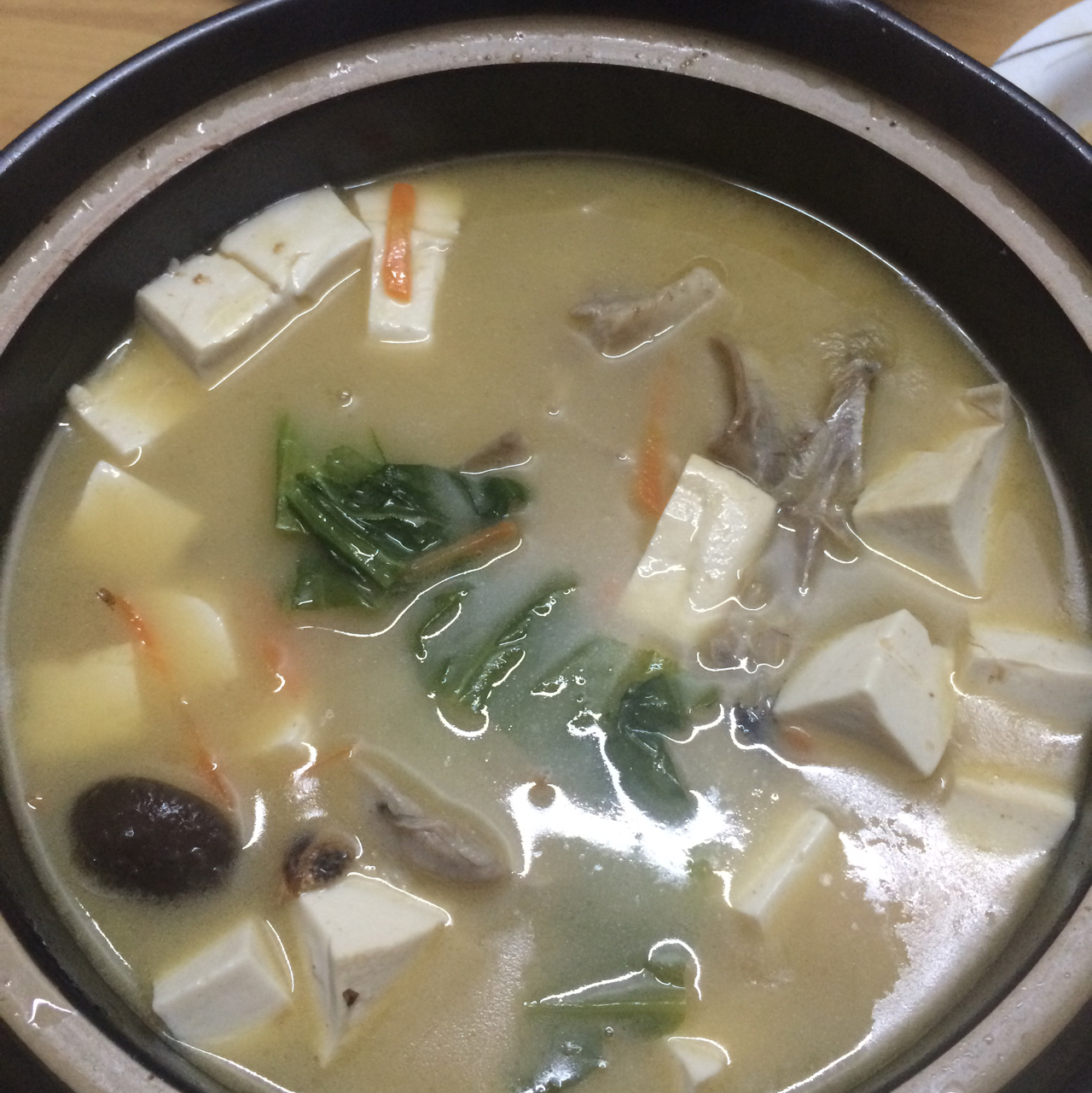 鱼头豆腐菌菇煲