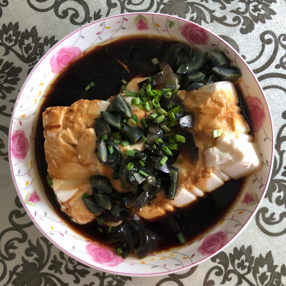 凉拌皮蛋豆腐