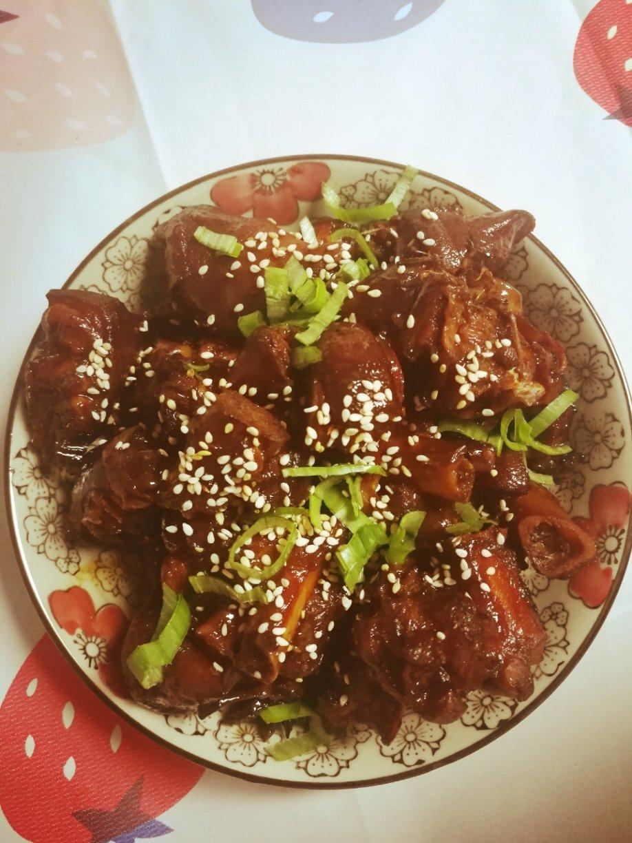 美味的家常菜：红烧猪蹄