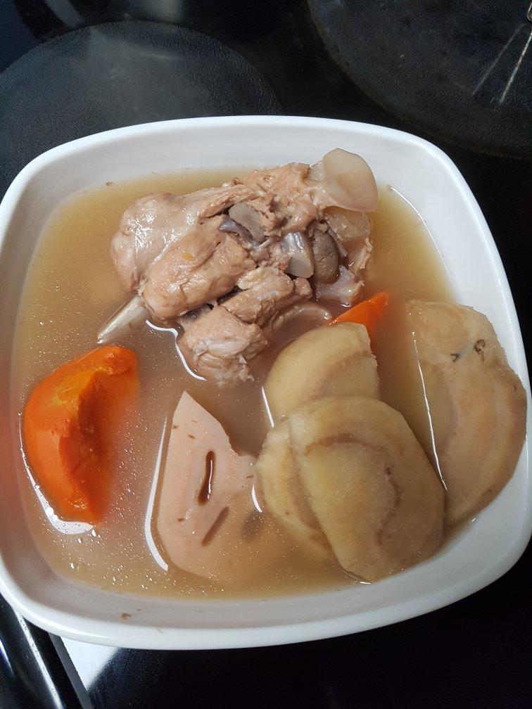 沙葛莲藕猪骨汤