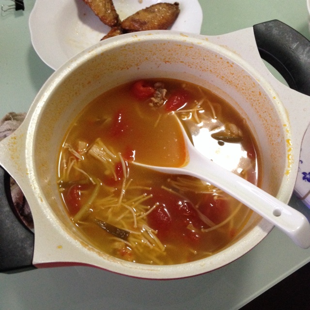 金针菇肥牛番茄锅