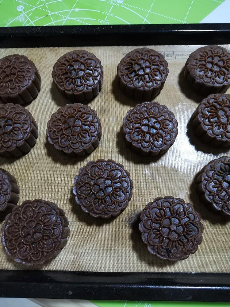 广式莲蓉蛋黄、黑芝麻蛋黄月饼