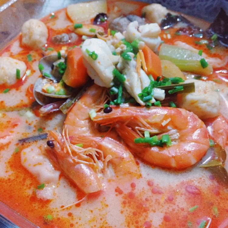 yiz做的泰式冬阴功汤火锅