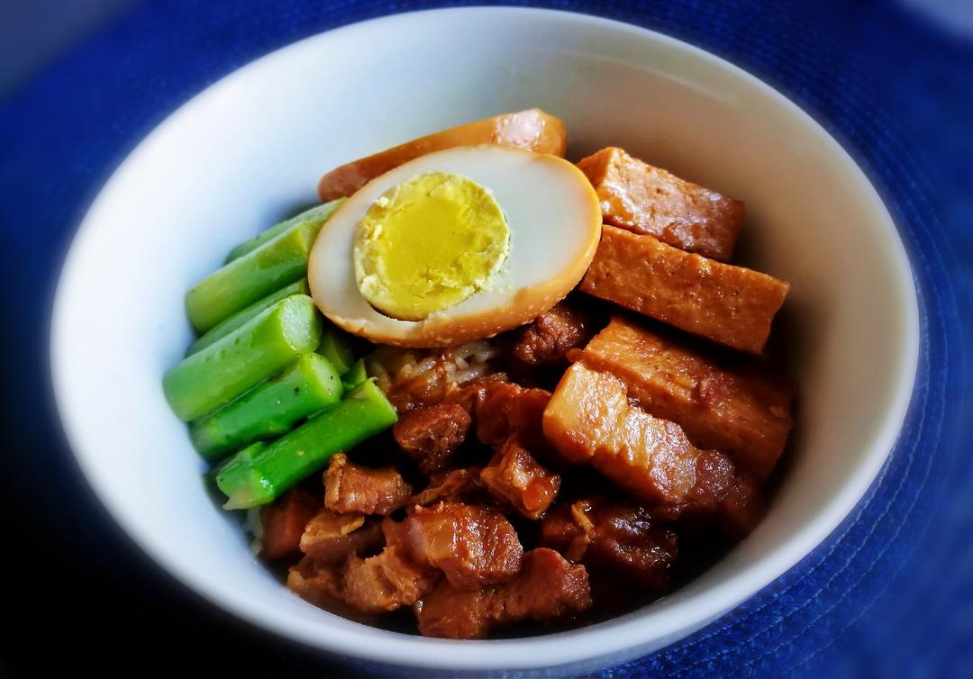 超级下饭的《台湾卤肉饭》