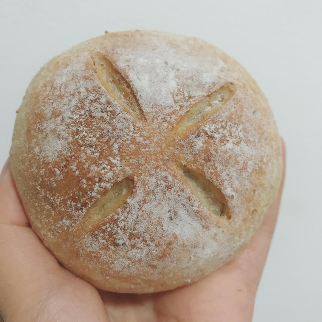 全麦制作≠口感粗糙，这款蓝莓软欧既有麦香又口感柔润