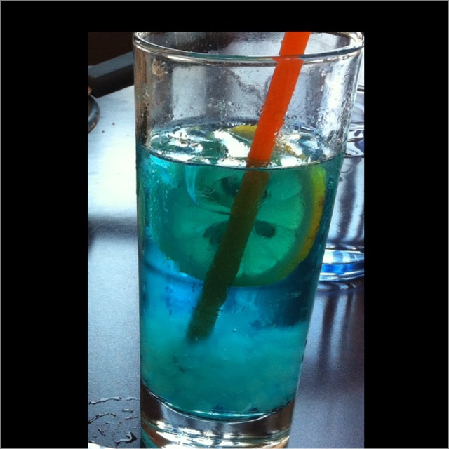 语゜做的食纪蓝色眼泪鸡尾酒