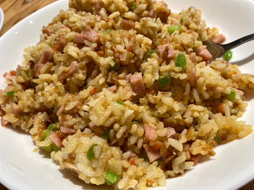 快手午餐肉炒饭