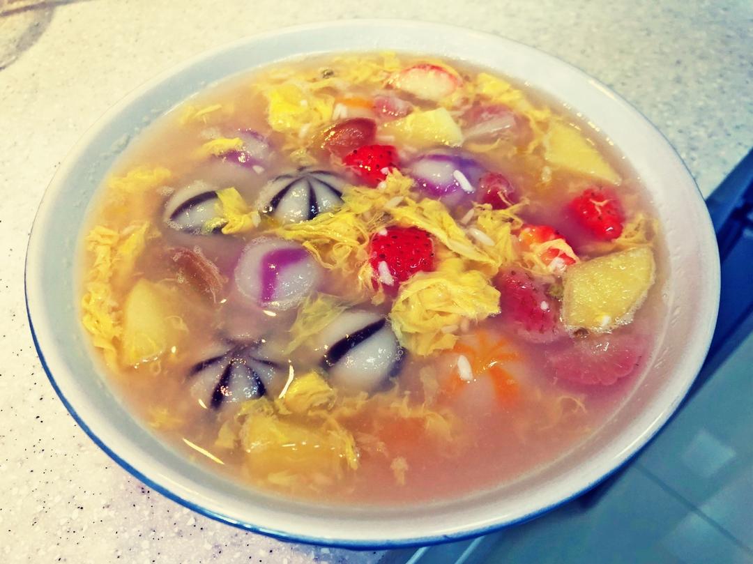 杂果酒酿汤圆