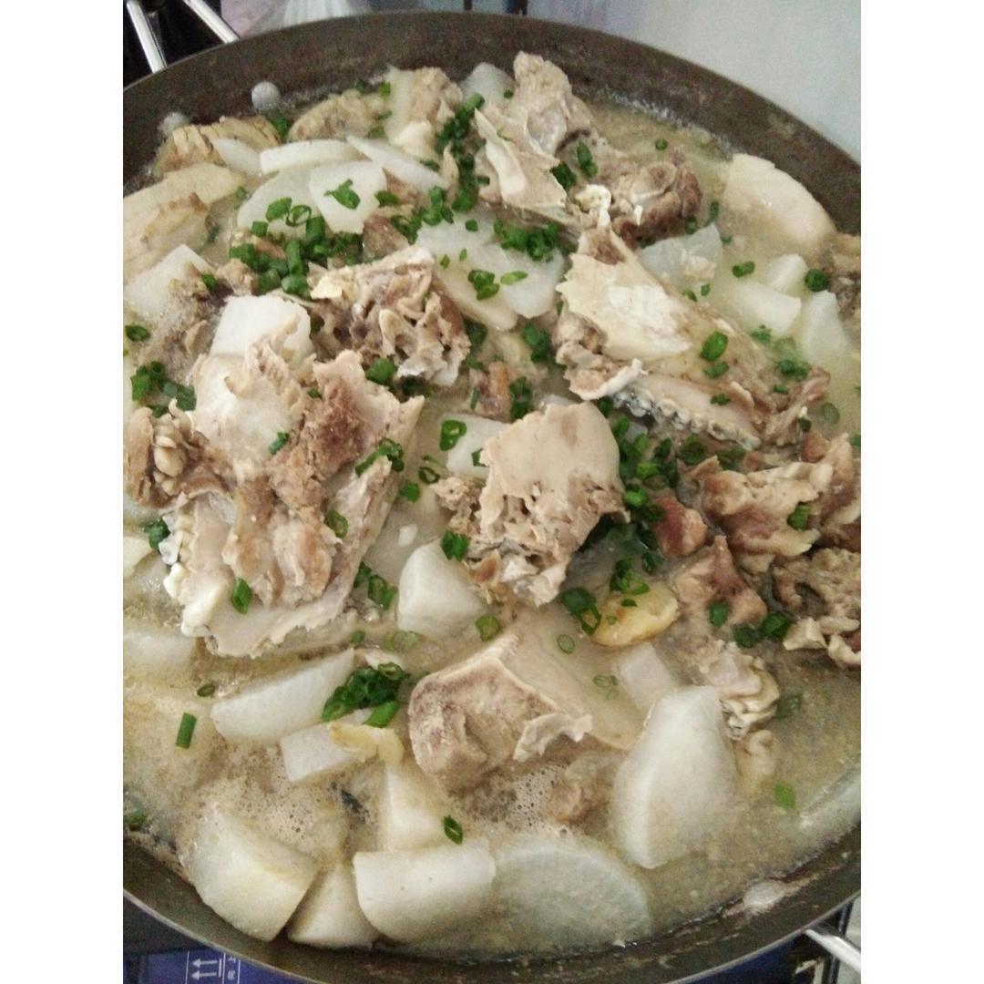 黄豆萝卜煲猪大骨汤