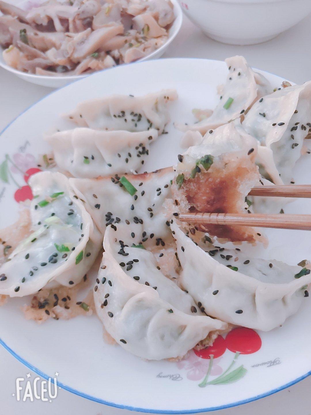 早餐来一锅香脆的生煎饺子