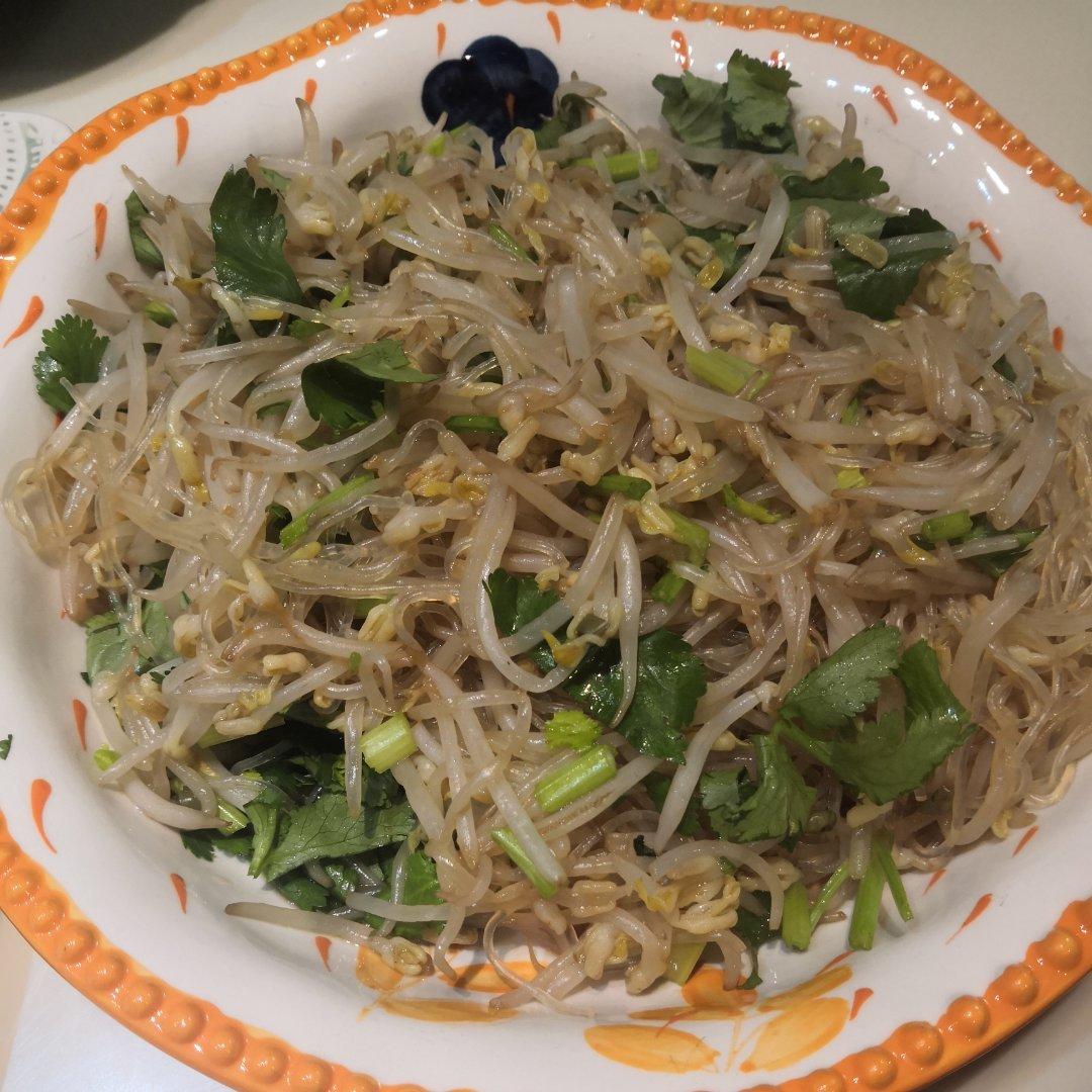 一上桌就会被哄抢光的，爽口凉拌菜豆芽粉丝