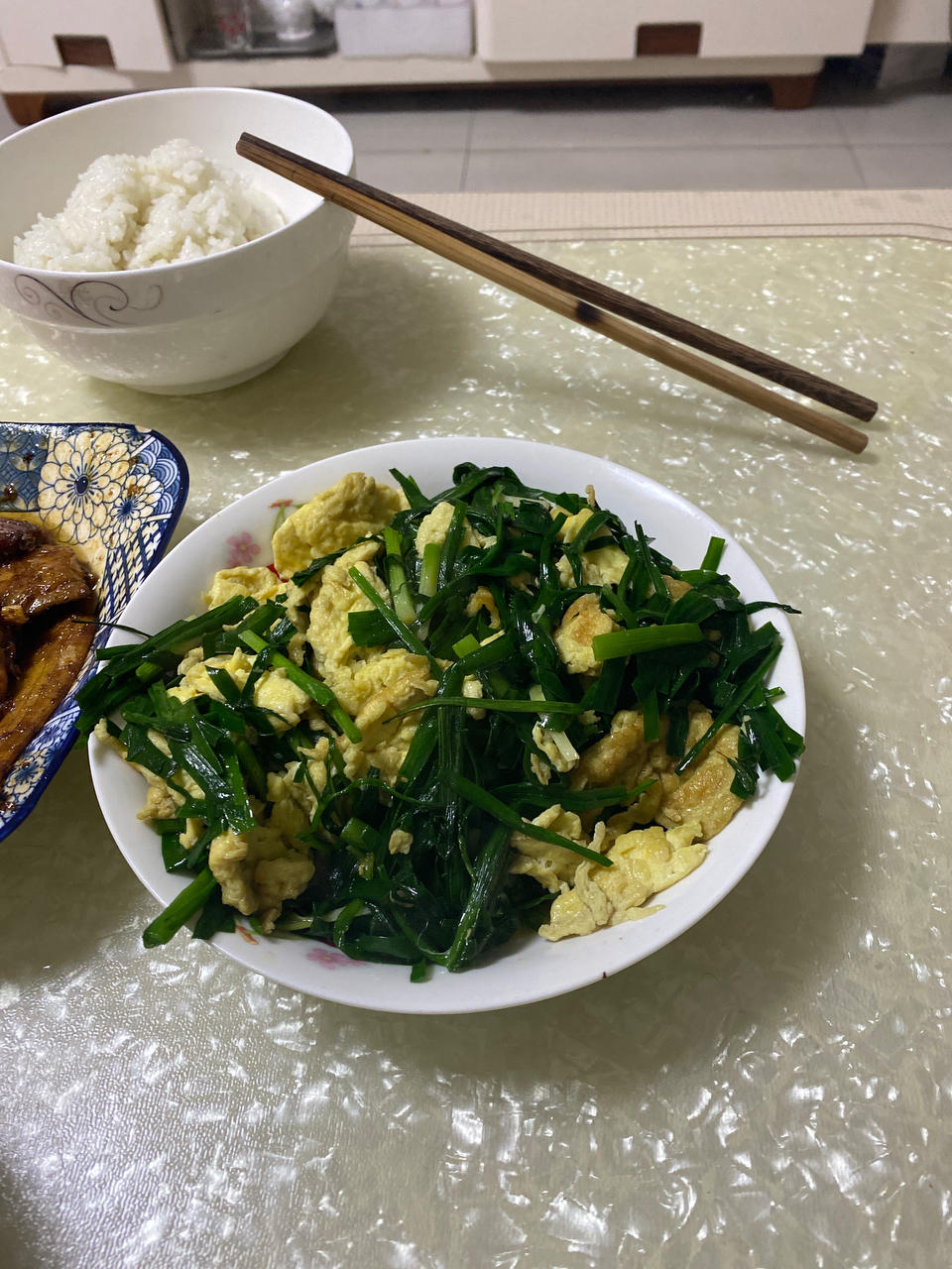 简易版韭菜炒鸡蛋（鸡蛋味道非常鲜嫩）