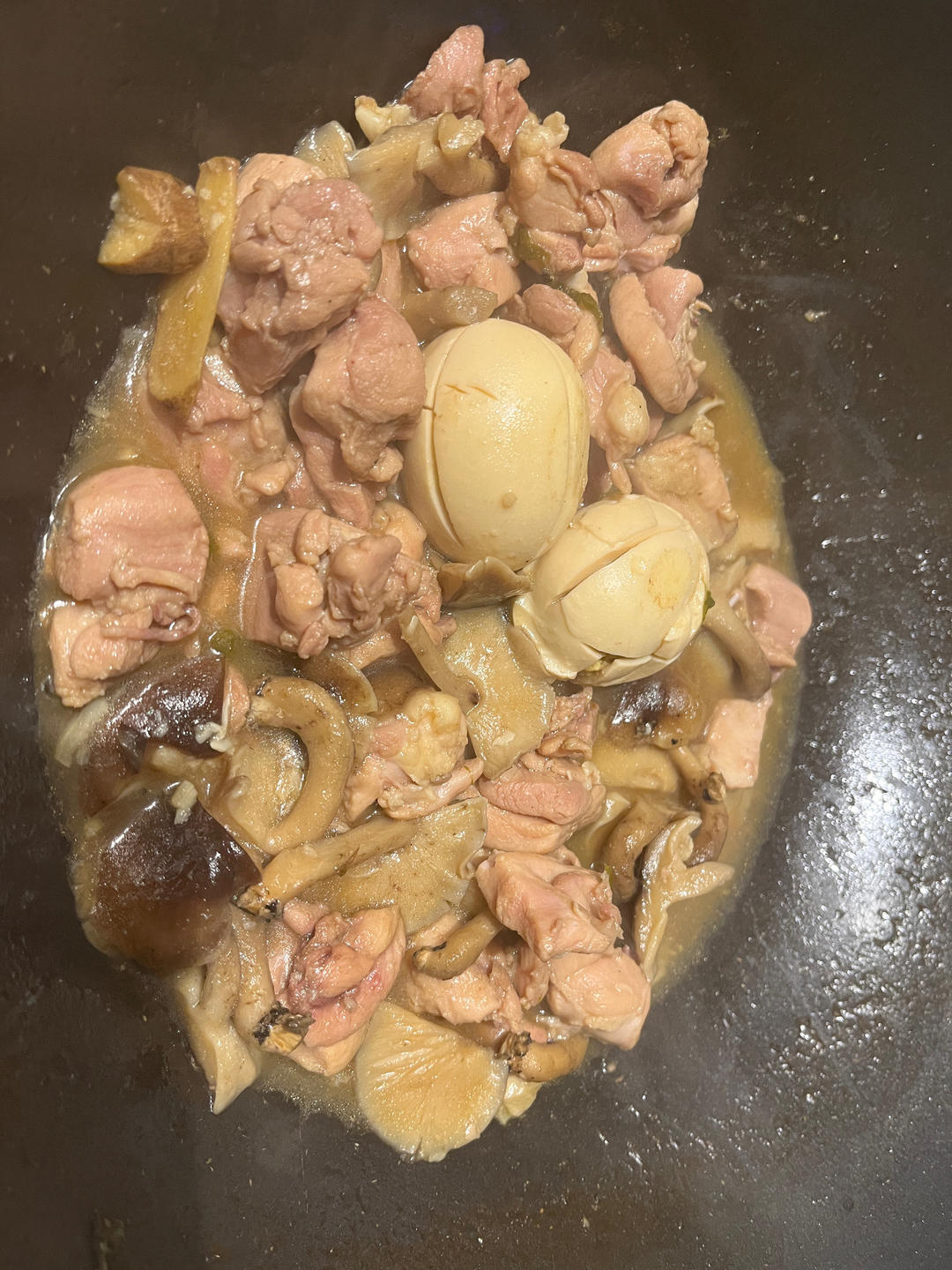 十几年不吃鸡肉的人吃了一盘子的小鸡炖香菇