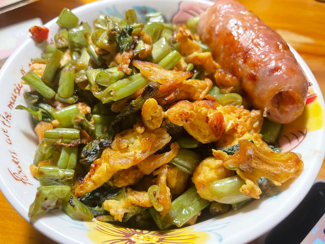 四季豆炒鸡蛋，软嫩带甜，简单易做，家人喜欢！