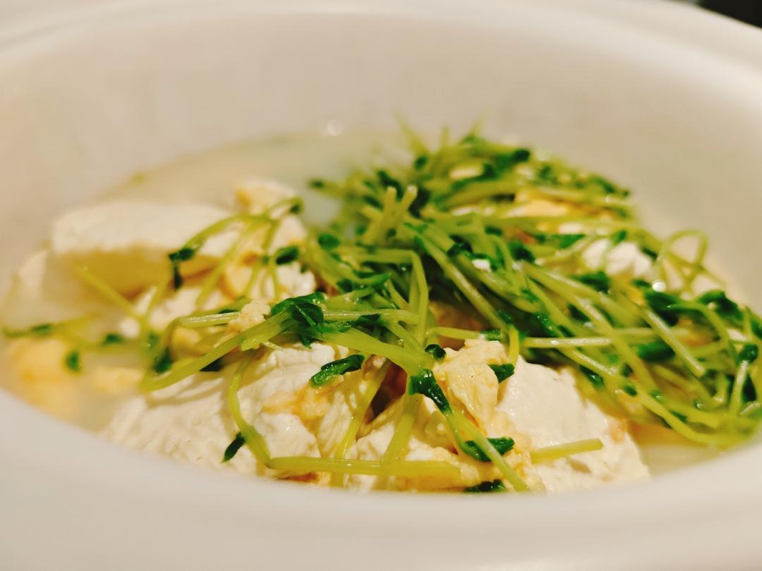 豌豆尖鸡蛋豆腐汤