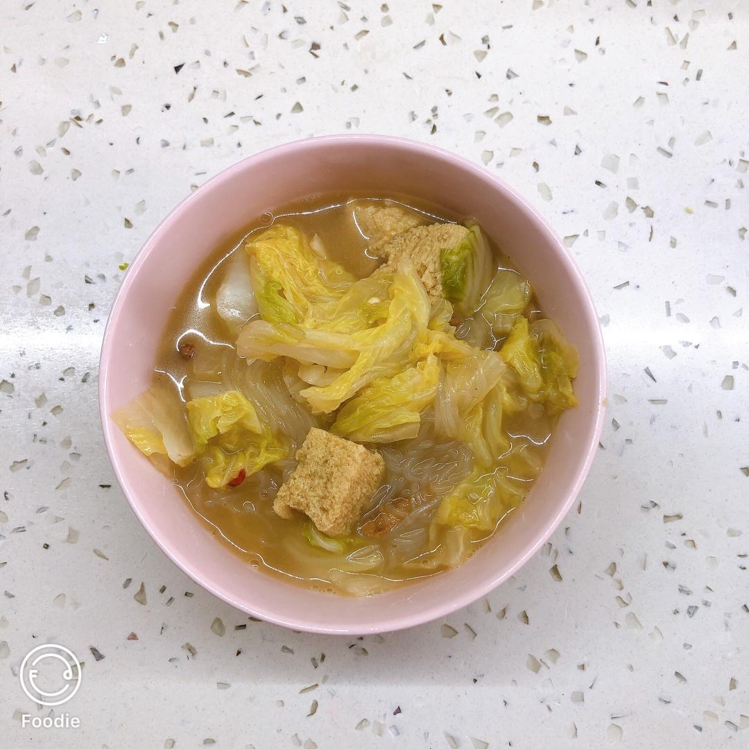 家常白菜炖粉条加豆腐泡