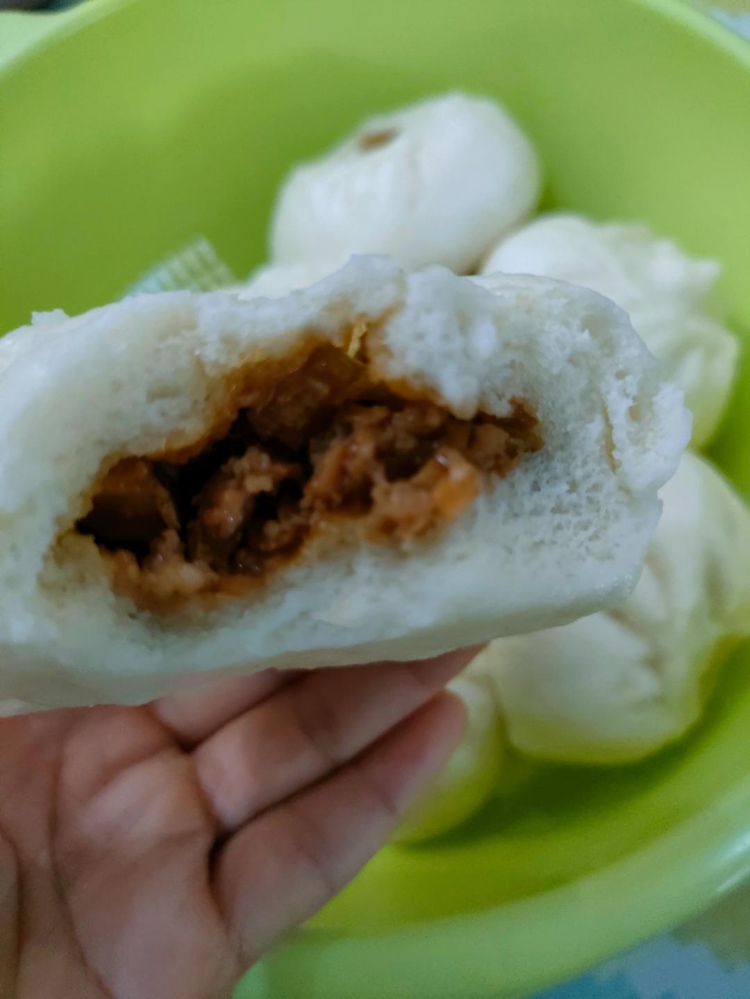 酱肉包升级版（加了点木耳和芹菜 好吃惨了）