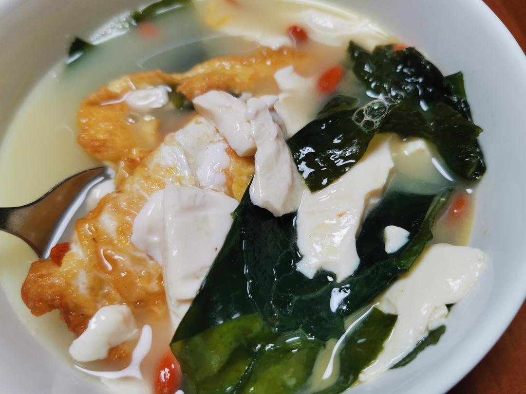 裙带菜豆腐汤（2人份）