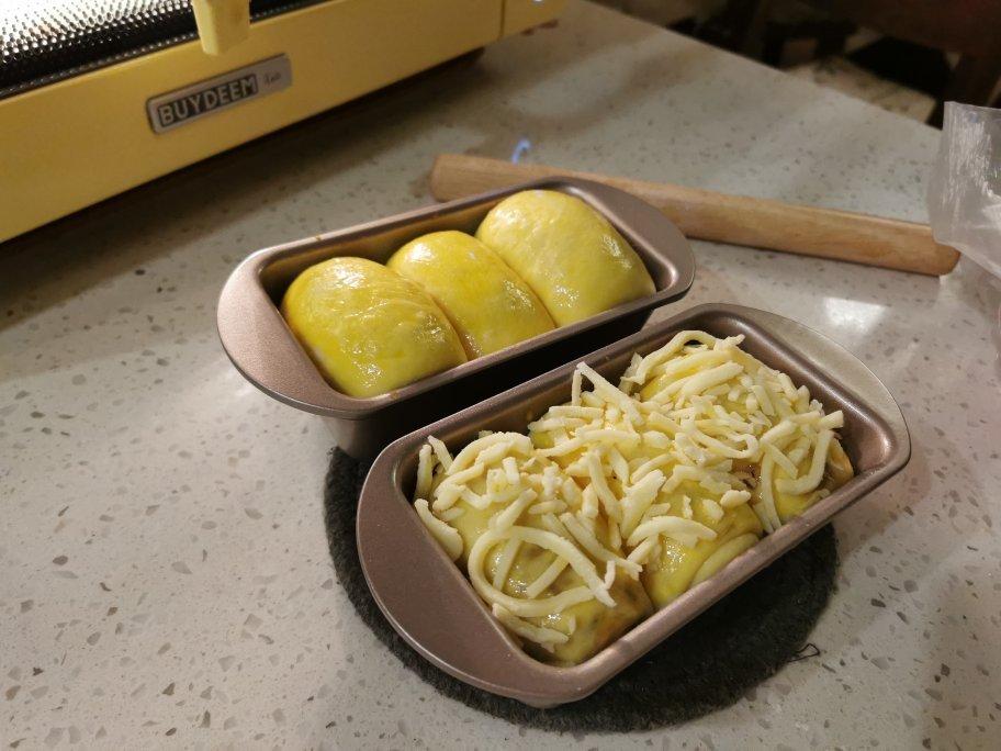 不用厨师机，不用揉半天，也能做出香甜的拉丝牛奶吐司面包！